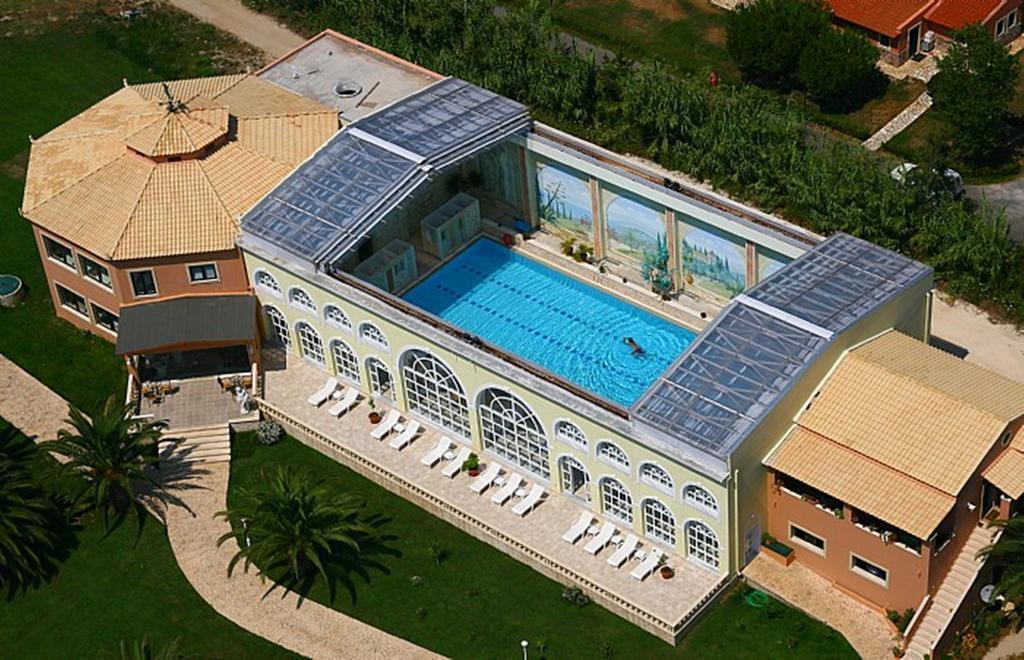 St.george's Bay Country Club & מלון